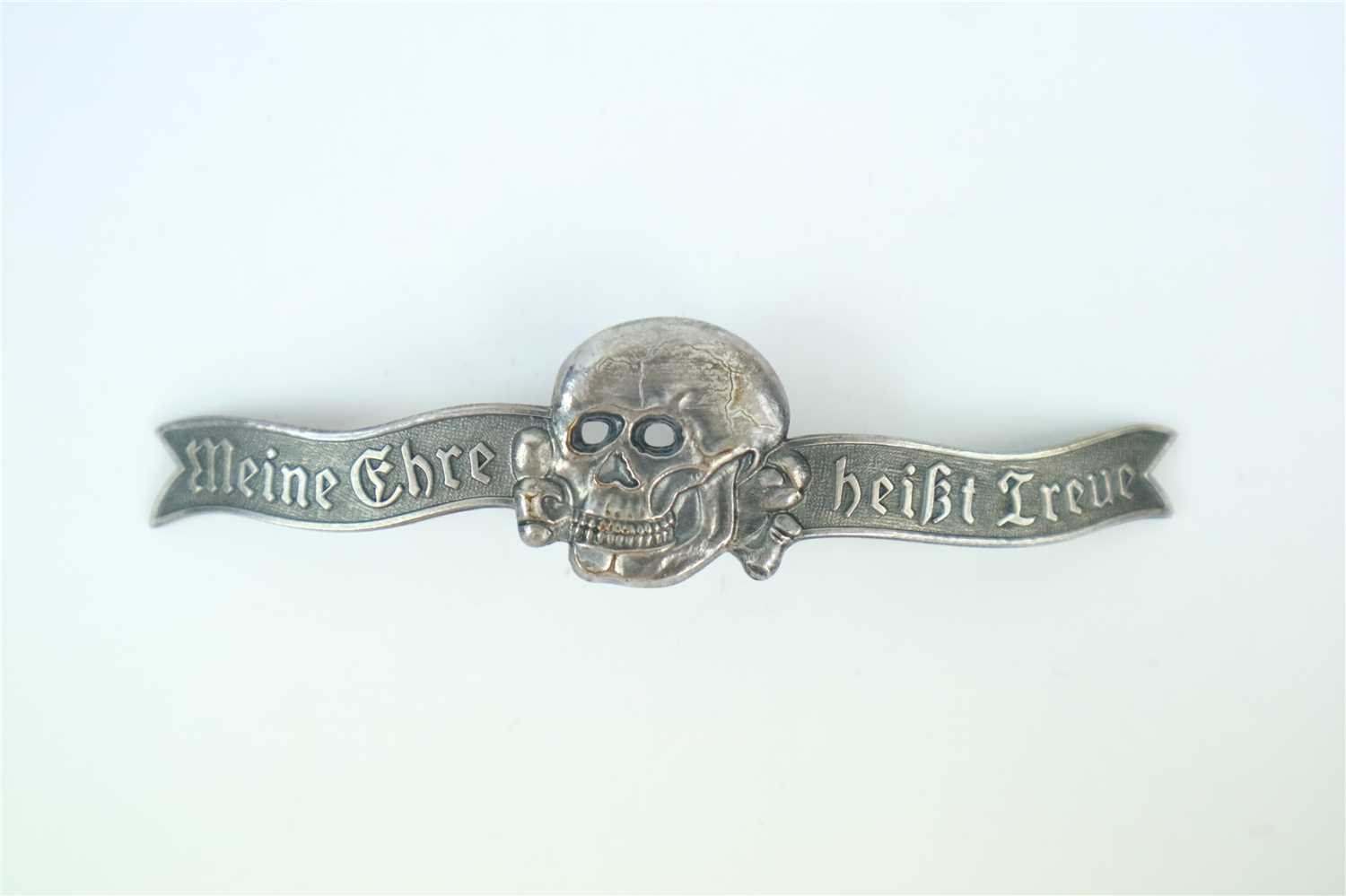 Lot 491 - A German Third Reich Waffen-SS skull breast badge