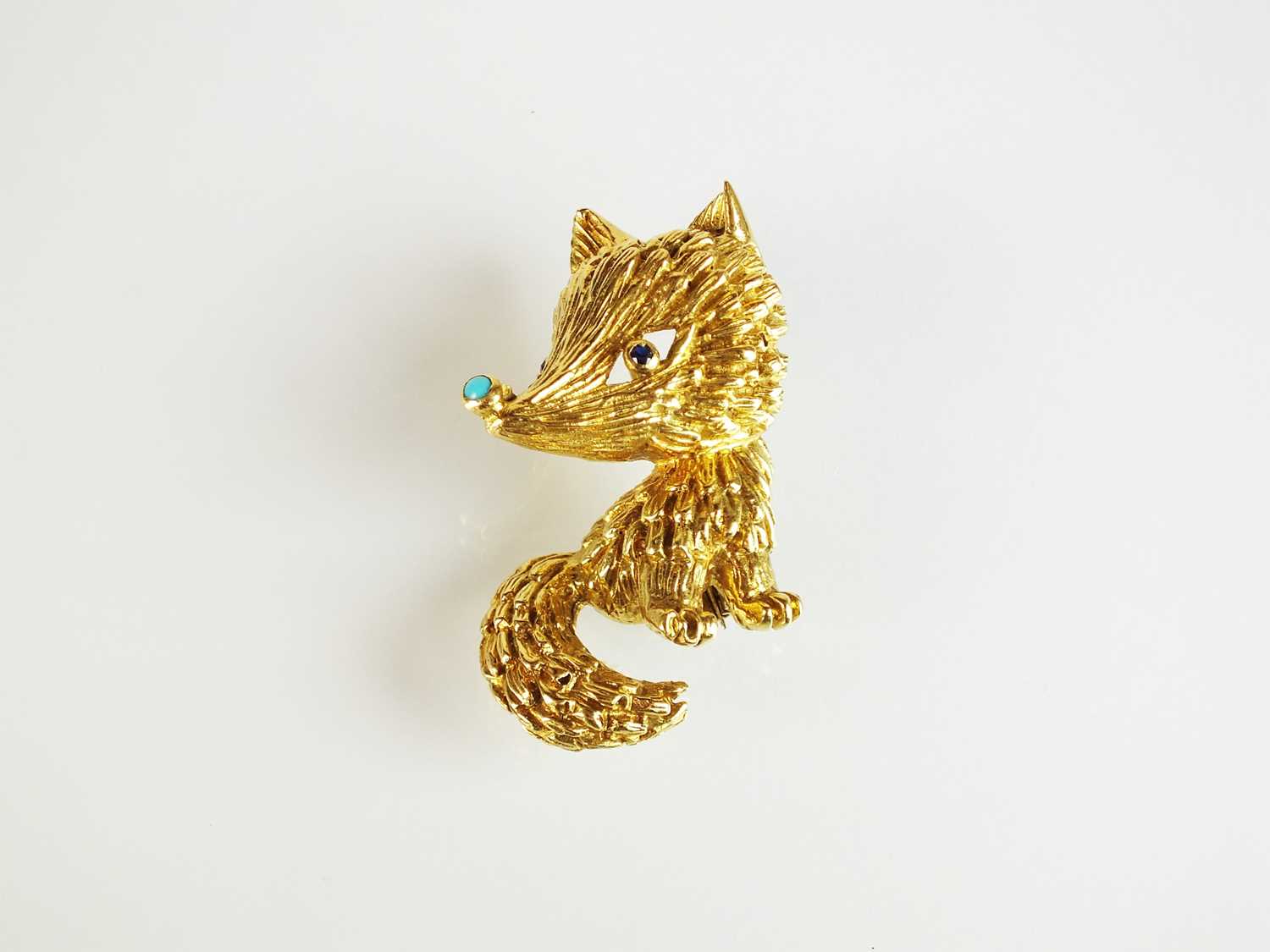 Lot 99 - An 18ct gold turquoise and sapphire novelty brooch in the form of a fox