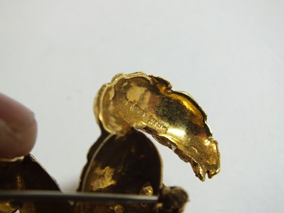 Lot 99 - An 18ct gold turquoise and sapphire novelty brooch in the form of a fox