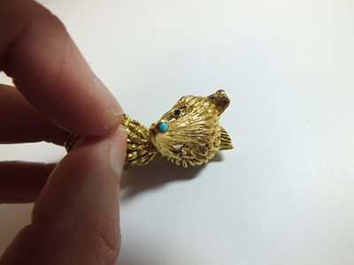 Lot 99 - An 18ct gold turquoise and sapphire novelty brooch in the form of a fox