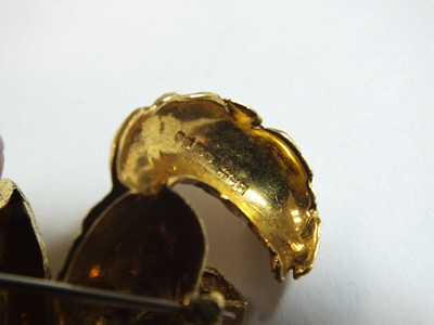 Lot 99 - An 18ct gold turquoise and sapphire novelty brooch in the form of a fox