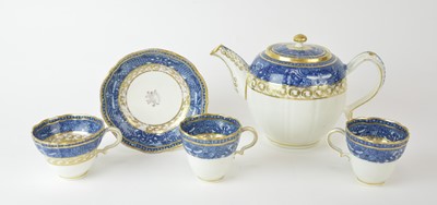 Lot 107 - A group of Caughley 'Fitzhugh Border' tea and coffee wares, including teapot