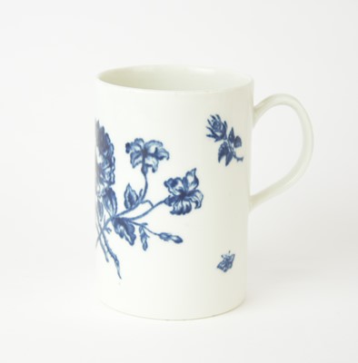 Lot 333 - A rare Caughley 'Thorny Rose' mug, circa 1775-79