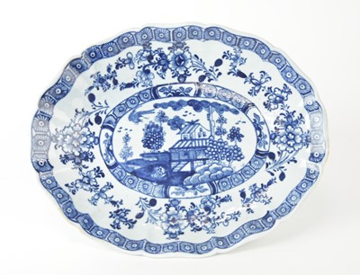 Lot 197 - A Derby blue and white dish or stand, circa 1790
