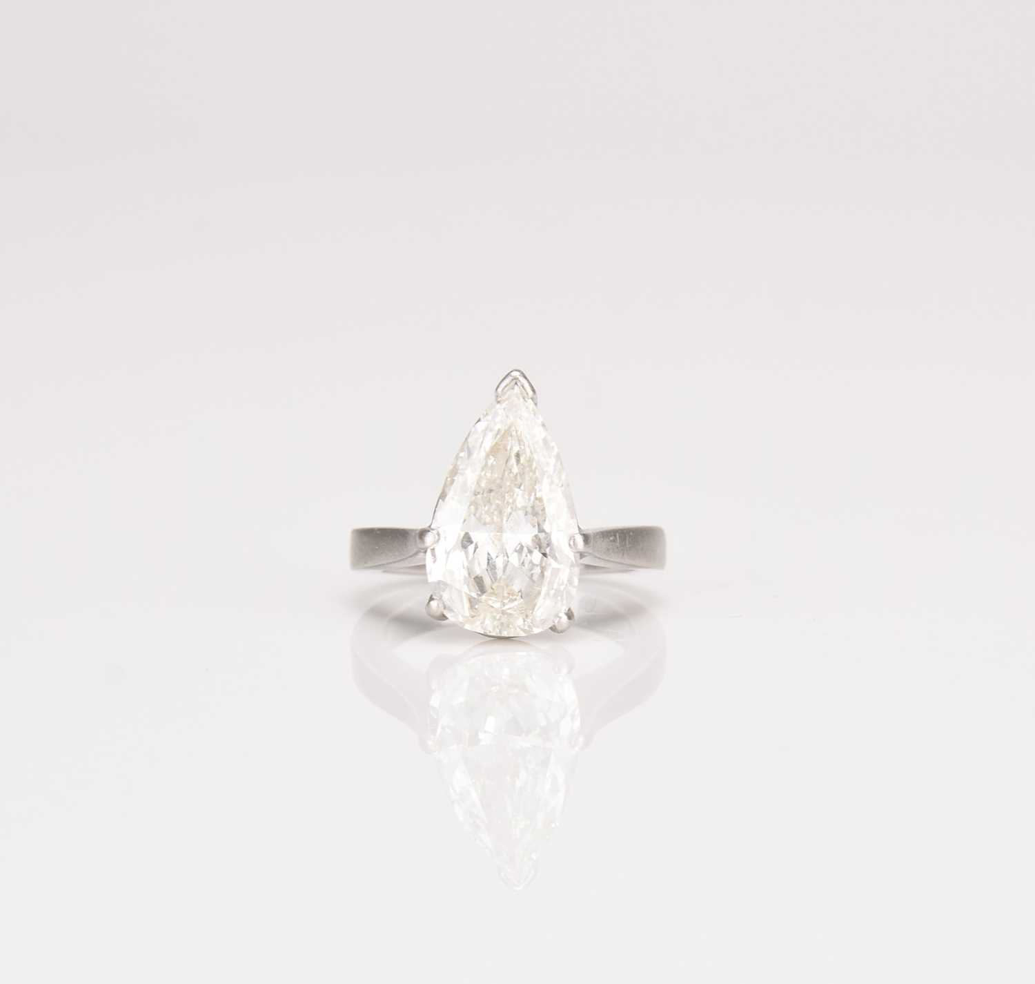 Lot 214 - A platinum single stone pear cut diamond ring