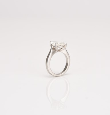Lot 214 - A platinum single stone pear cut diamond ring