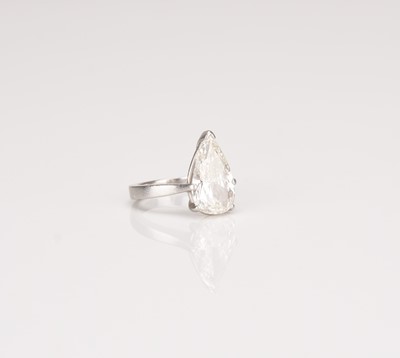 Lot 214 - A platinum single stone pear cut diamond ring