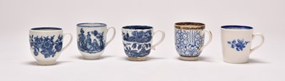 Lot 52 - Five Caughley coffee cups including Mother and Child and Pagoda, 18th century