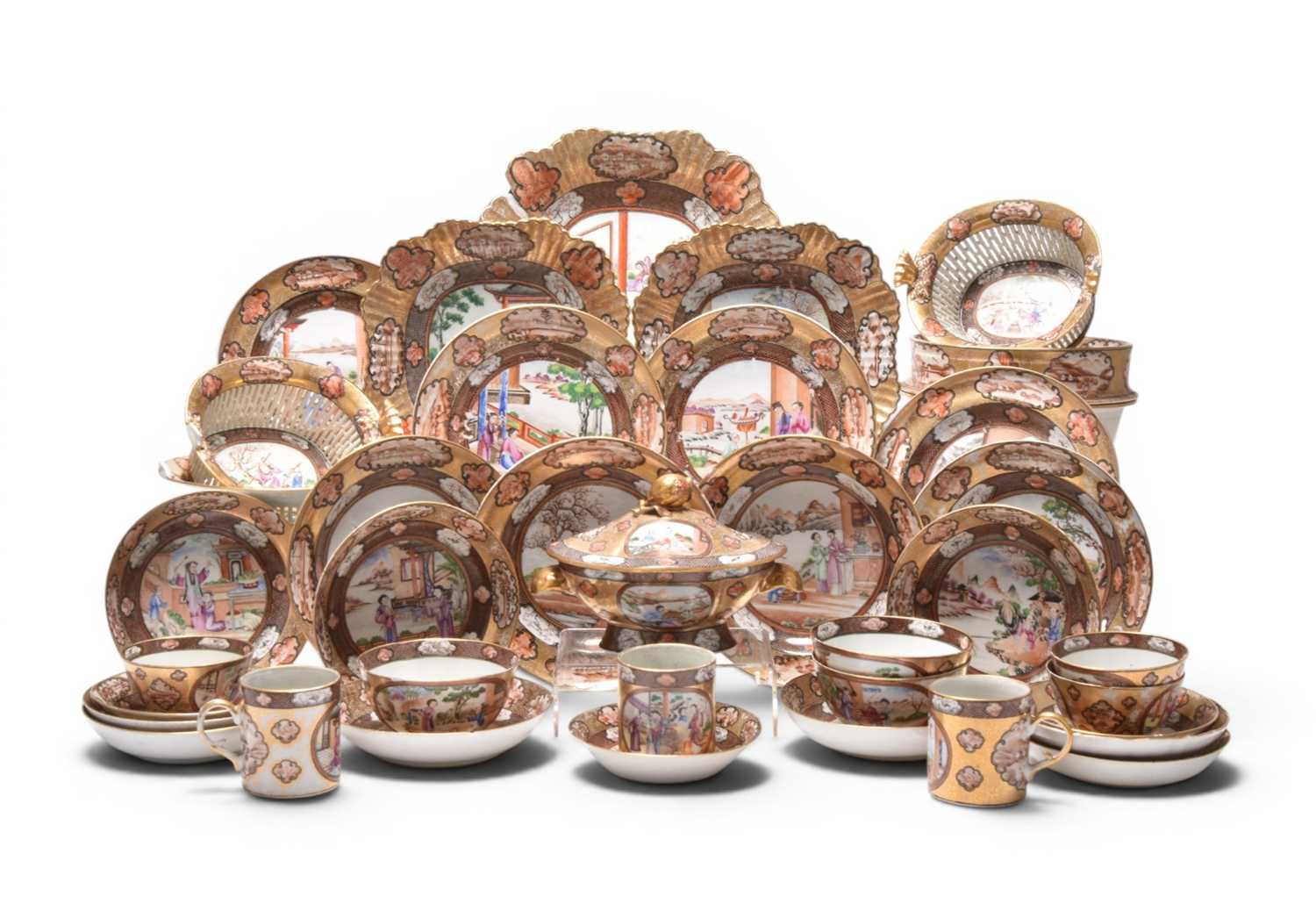 Lot 133 - A rare Chinese porcelain 'Rockefeller' pattern part dinner service