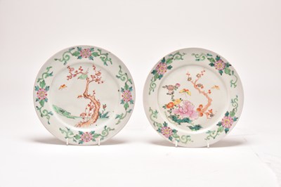 Lot 135 - A pair of Chinese famille rose plates