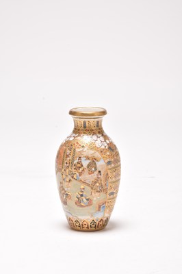 Lot 187 - A small Japanese Satsuma vase, Meiji/Taisho era